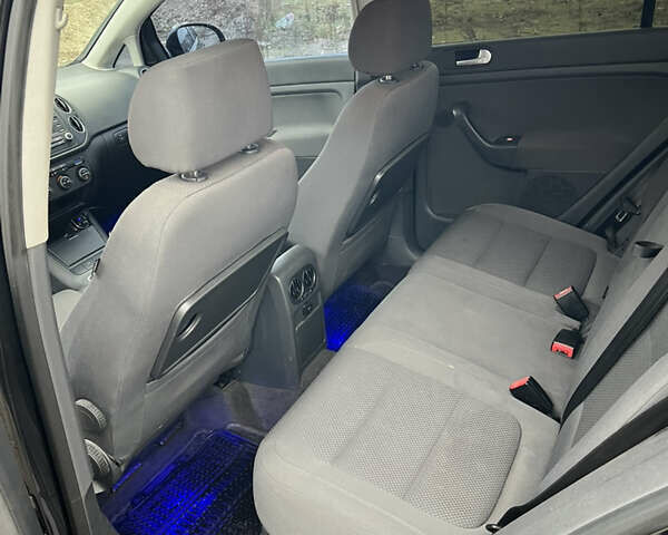 Черный Фольксваген Гольф Плюс, объемом двигателя 1.6 л и пробегом 301 тыс. км за 5999 $, фото 24 на Automoto.ua