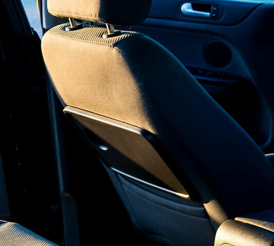 Черный Фольксваген Гольф Плюс, объемом двигателя 1.6 л и пробегом 280 тыс. км за 6500 $, фото 18 на Automoto.ua