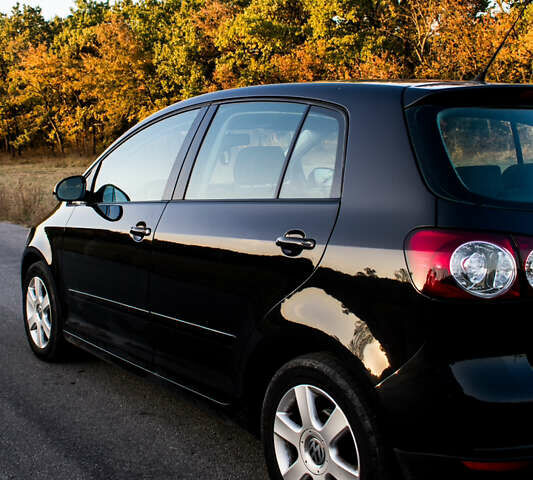 Черный Фольксваген Гольф Плюс, объемом двигателя 1.6 л и пробегом 280 тыс. км за 6500 $, фото 7 на Automoto.ua