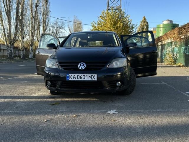 Черный Фольксваген Гольф Плюс, объемом двигателя 1.6 л и пробегом 250 тыс. км за 5600 $, фото 2 на Automoto.ua