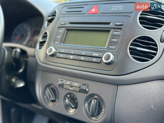 Черный Фольксваген Гольф Плюс, объемом двигателя 1.4 л и пробегом 250 тыс. км за 4999 $, фото 24 на Automoto.ua