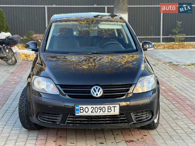 Черный Фольксваген Гольф Плюс, объемом двигателя 1.6 л и пробегом 230 тыс. км за 4950 $, фото 1 на Automoto.ua