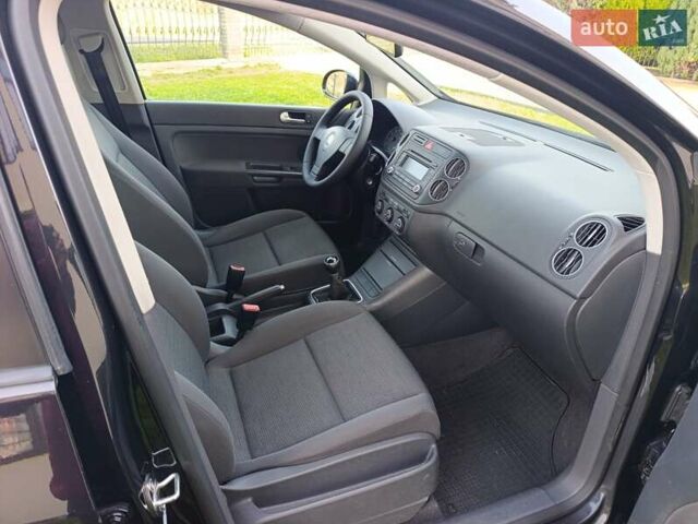 Черный Фольксваген Гольф Плюс, объемом двигателя 1.4 л и пробегом 243 тыс. км за 5250 $, фото 11 на Automoto.ua