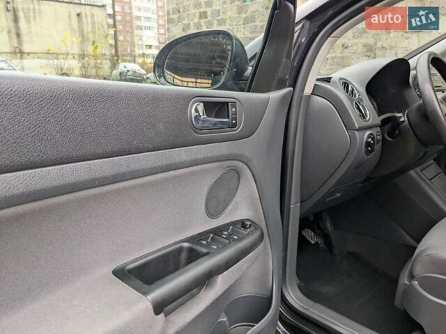 Черный Фольксваген Гольф Плюс, объемом двигателя 1.4 л и пробегом 218 тыс. км за 4850 $, фото 23 на Automoto.ua