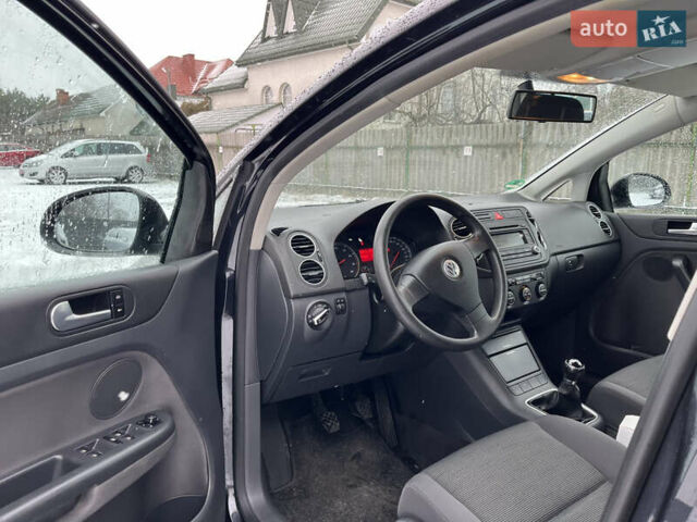 Черный Фольксваген Гольф Плюс, объемом двигателя 1.6 л и пробегом 237 тыс. км за 5450 $, фото 8 на Automoto.ua