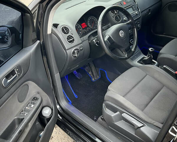 Черный Фольксваген Гольф Плюс, объемом двигателя 1.6 л и пробегом 301 тыс. км за 5999 $, фото 14 на Automoto.ua