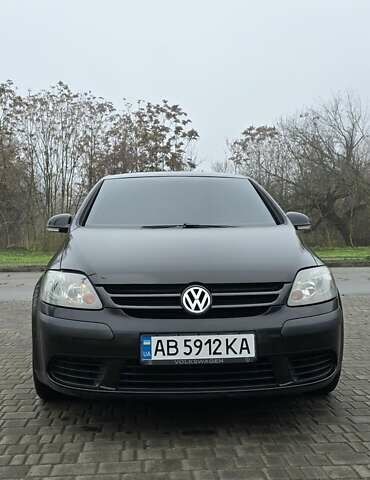 Черный Фольксваген Гольф Плюс, объемом двигателя 1.9 л и пробегом 256 тыс. км за 5800 $, фото 7 на Automoto.ua