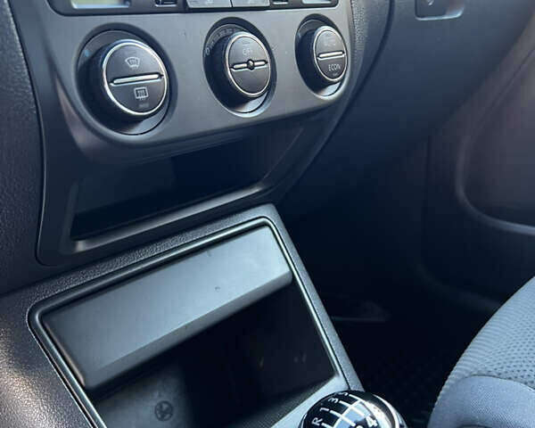 Черный Фольксваген Гольф Плюс, объемом двигателя 1.6 л и пробегом 230 тыс. км за 4950 $, фото 27 на Automoto.ua