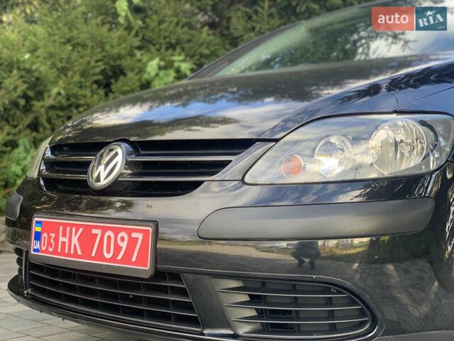 Черный Фольксваген Гольф Плюс, объемом двигателя 1.6 л и пробегом 248 тыс. км за 5550 $, фото 5 на Automoto.ua