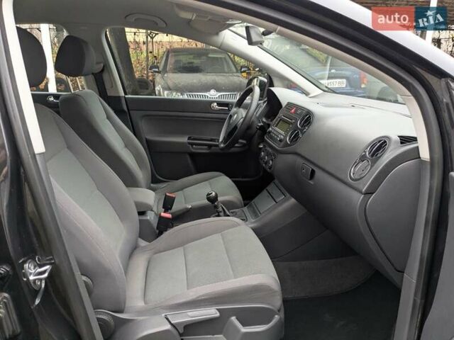 Черный Фольксваген Гольф Плюс, объемом двигателя 1.4 л и пробегом 218 тыс. км за 4850 $, фото 26 на Automoto.ua