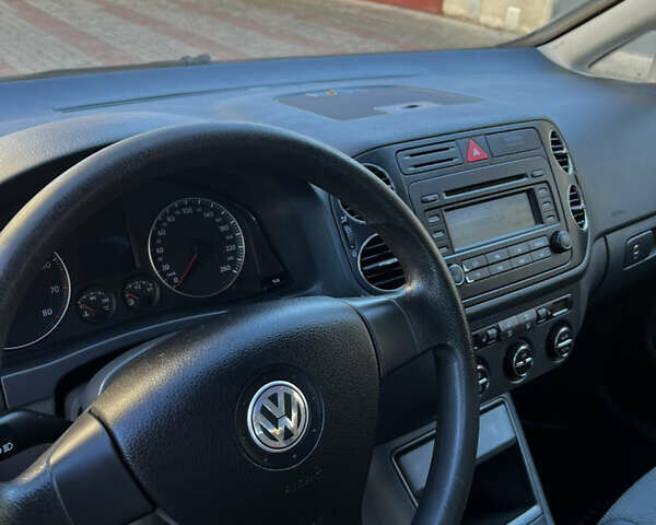 Черный Фольксваген Гольф Плюс, объемом двигателя 1.6 л и пробегом 230 тыс. км за 4950 $, фото 19 на Automoto.ua