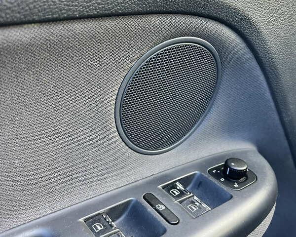 Черный Фольксваген Гольф Плюс, объемом двигателя 1.6 л и пробегом 182 тыс. км за 5200 $, фото 12 на Automoto.ua