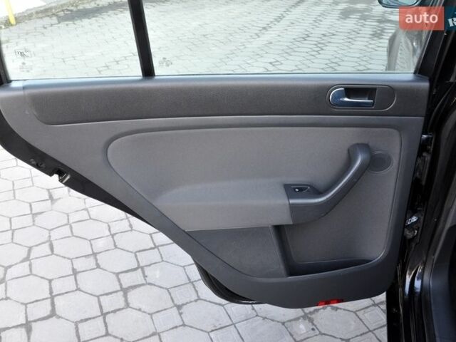 Черный Фольксваген Гольф Плюс, объемом двигателя 1.6 л и пробегом 185 тыс. км за 5200 $, фото 18 на Automoto.ua