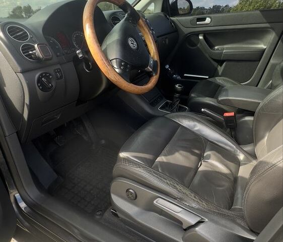 Черный Фольксваген Гольф Плюс, объемом двигателя 2 л и пробегом 295 тыс. км за 5750 $, фото 7 на Automoto.ua