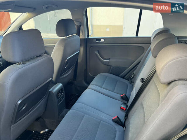 Черный Фольксваген Гольф Плюс, объемом двигателя 1.6 л и пробегом 230 тыс. км за 4950 $, фото 18 на Automoto.ua