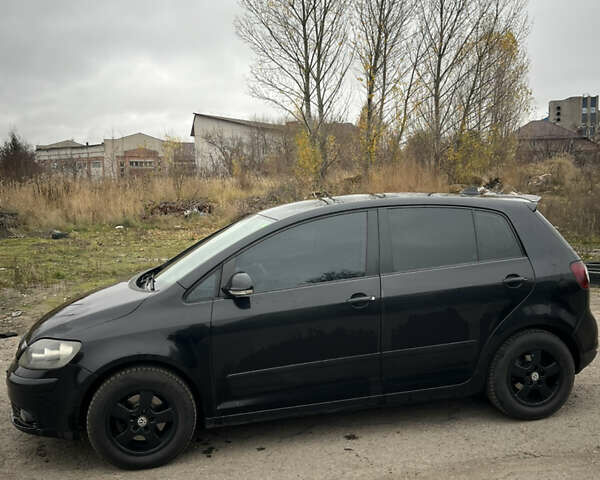 Черный Фольксваген Гольф Плюс, объемом двигателя 1.6 л и пробегом 301 тыс. км за 5999 $, фото 7 на Automoto.ua