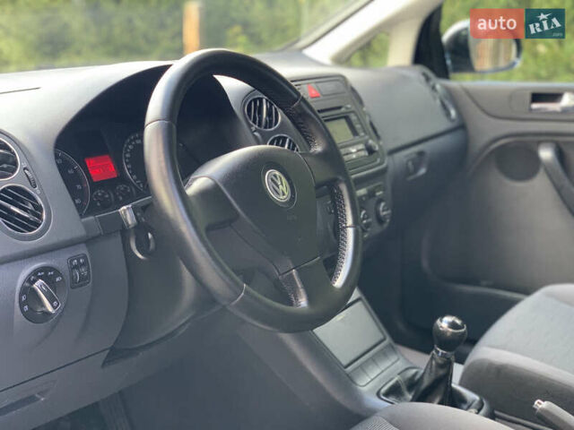 Черный Фольксваген Гольф Плюс, объемом двигателя 1.6 л и пробегом 248 тыс. км за 5550 $, фото 11 на Automoto.ua