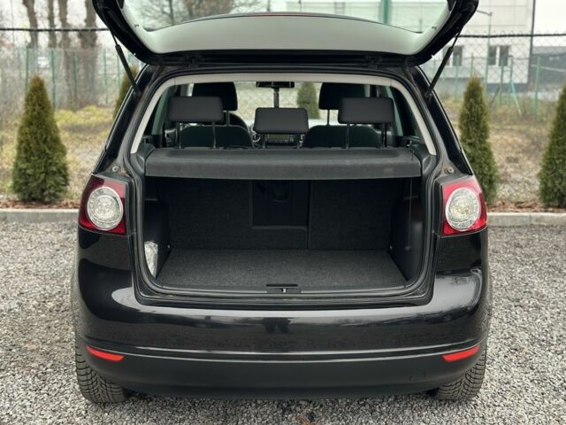 Черный Фольксваген Гольф Плюс, объемом двигателя 1.4 л и пробегом 235 тыс. км за 5400 $, фото 7 на Automoto.ua