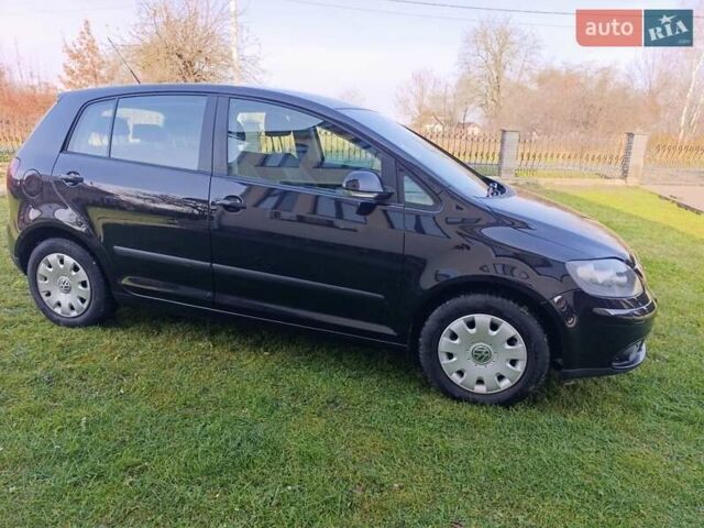 Черный Фольксваген Гольф Плюс, объемом двигателя 1.4 л и пробегом 243 тыс. км за 5250 $, фото 6 на Automoto.ua