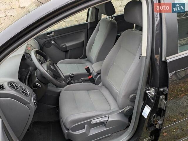 Черный Фольксваген Гольф Плюс, объемом двигателя 1.4 л и пробегом 218 тыс. км за 4850 $, фото 18 на Automoto.ua