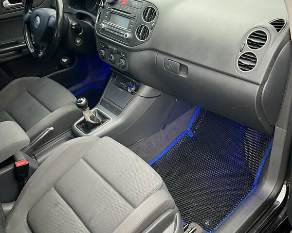 Черный Фольксваген Гольф Плюс, объемом двигателя 1.6 л и пробегом 301 тыс. км за 5999 $, фото 19 на Automoto.ua