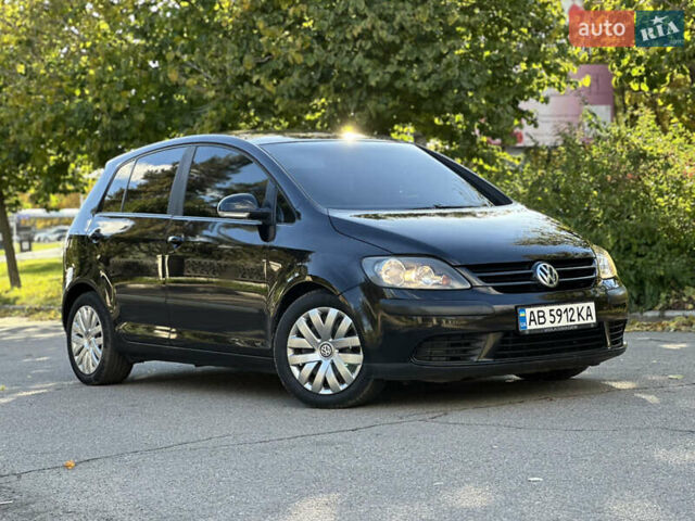 Черный Фольксваген Гольф Плюс, объемом двигателя 2 л и пробегом 250 тыс. км за 5800 $, фото 5 на Automoto.ua
