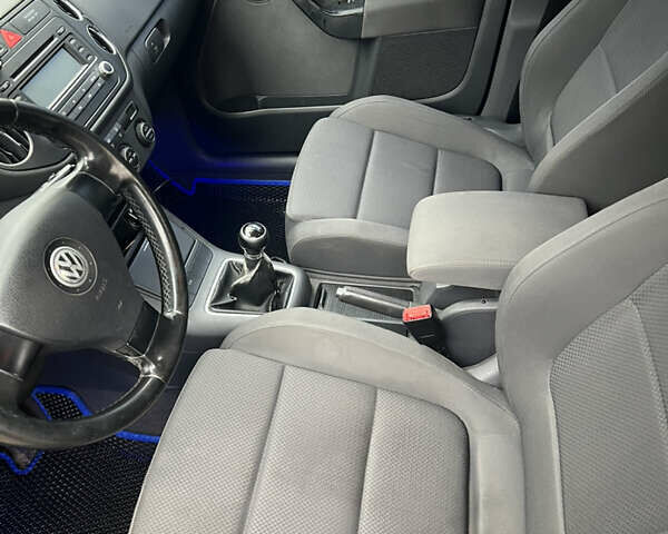 Черный Фольксваген Гольф Плюс, объемом двигателя 1.6 л и пробегом 301 тыс. км за 5999 $, фото 12 на Automoto.ua