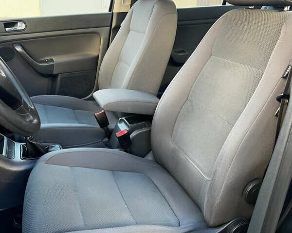 Черный Фольксваген Гольф Плюс, объемом двигателя 1.6 л и пробегом 230 тыс. км за 4950 $, фото 25 на Automoto.ua