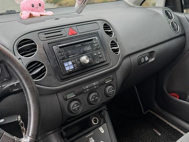 Черный Фольксваген Гольф Плюс, объемом двигателя 1.9 л и пробегом 275 тыс. км за 5300 $, фото 6 на Automoto.ua