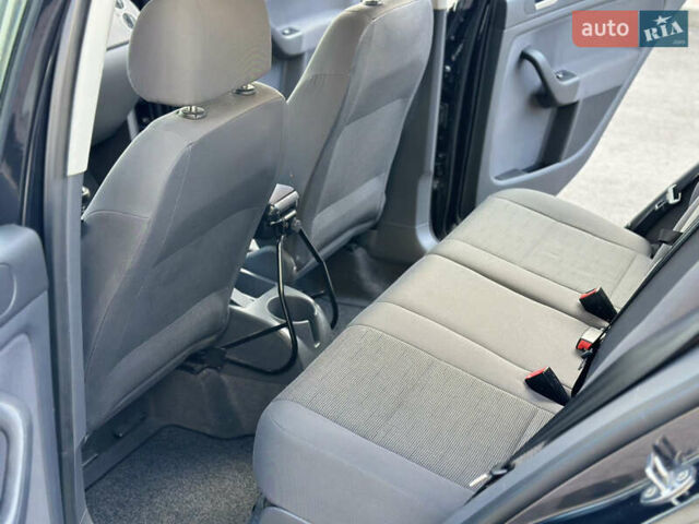 Черный Фольксваген Гольф Плюс, объемом двигателя 1.4 л и пробегом 250 тыс. км за 4999 $, фото 25 на Automoto.ua