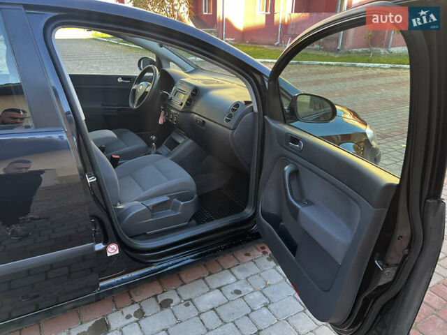 Черный Фольксваген Гольф Плюс, объемом двигателя 1.6 л и пробегом 230 тыс. км за 4950 $, фото 29 на Automoto.ua