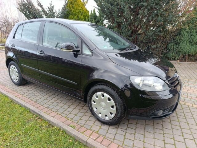 Черный Фольксваген Гольф Плюс, объемом двигателя 1.4 л и пробегом 243 тыс. км за 5250 $, фото 2 на Automoto.ua