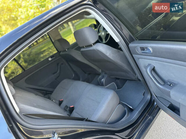 Черный Фольксваген Гольф Плюс, объемом двигателя 2 л и пробегом 250 тыс. км за 5800 $, фото 16 на Automoto.ua