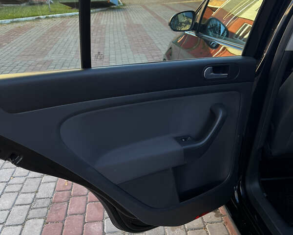 Черный Фольксваген Гольф Плюс, объемом двигателя 1.6 л и пробегом 230 тыс. км за 4950 $, фото 32 на Automoto.ua