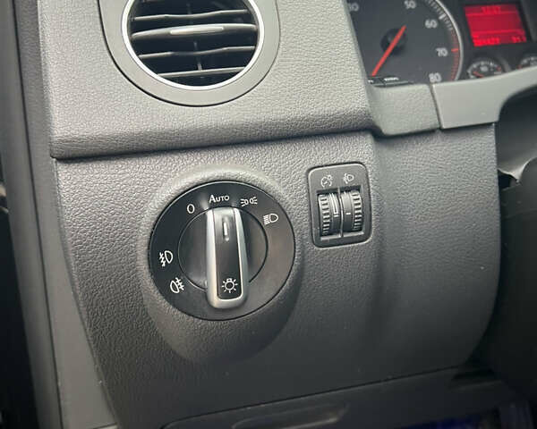 Черный Фольксваген Гольф Плюс, объемом двигателя 1.6 л и пробегом 301 тыс. км за 5999 $, фото 22 на Automoto.ua