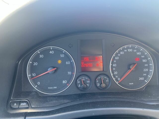 Чорний Фольксваген Golf Plus, об'ємом двигуна 1.6 л та пробігом 229 тис. км за 5200 $, фото 12 на Automoto.ua