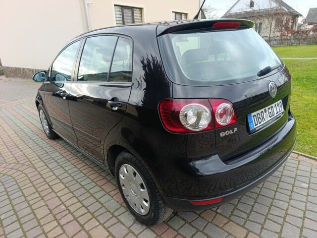 Черный Фольксваген Гольф Плюс, объемом двигателя 1.4 л и пробегом 243 тыс. км за 5250 $, фото 4 на Automoto.ua