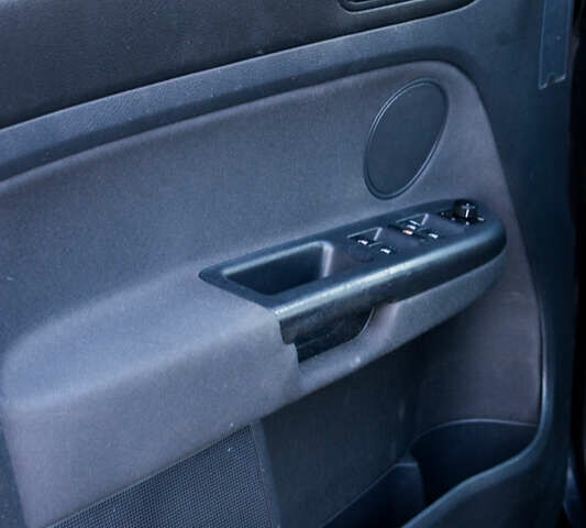 Черный Фольксваген Гольф Плюс, объемом двигателя 1.6 л и пробегом 280 тыс. км за 6500 $, фото 10 на Automoto.ua