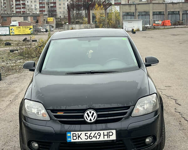 Черный Фольксваген Гольф Плюс, объемом двигателя 1.6 л и пробегом 301 тыс. км за 5999 $, фото 2 на Automoto.ua