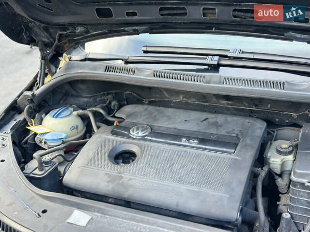 Черный Фольксваген Гольф Плюс, объемом двигателя 1.4 л и пробегом 250 тыс. км за 4999 $, фото 32 на Automoto.ua