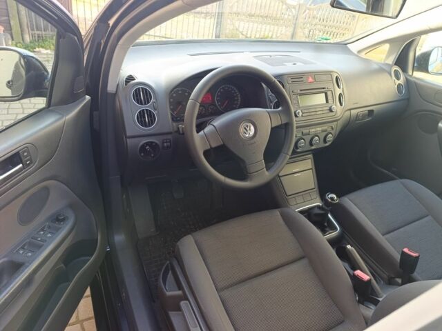 Черный Фольксваген Гольф Плюс, объемом двигателя 1.4 л и пробегом 243 тыс. км за 5250 $, фото 6 на Automoto.ua