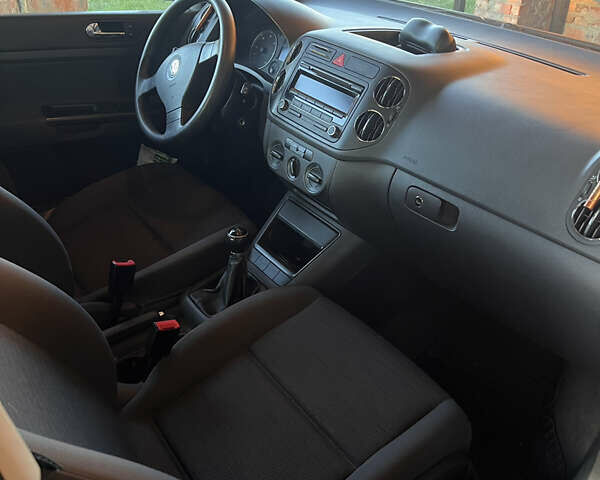 Черный Фольксваген Гольф Плюс, объемом двигателя 1.9 л и пробегом 340 тыс. км за 6300 $, фото 5 на Automoto.ua