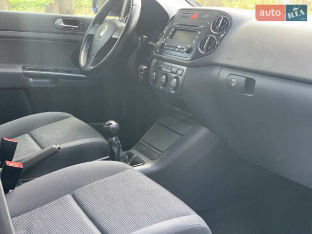 Черный Фольксваген Гольф Плюс, объемом двигателя 1.6 л и пробегом 248 тыс. км за 5550 $, фото 16 на Automoto.ua