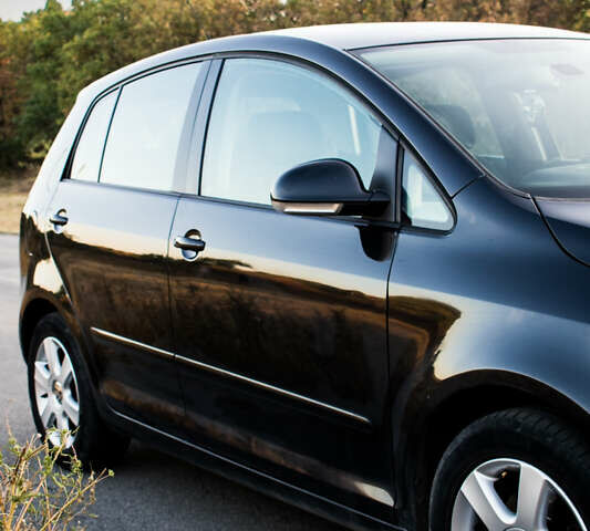 Черный Фольксваген Гольф Плюс, объемом двигателя 1.6 л и пробегом 280 тыс. км за 6500 $, фото 6 на Automoto.ua