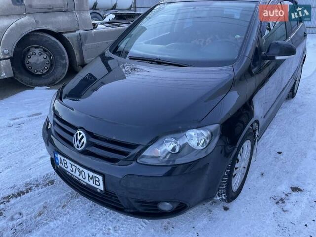 Черный Фольксваген Гольф Плюс, объемом двигателя 1.6 л и пробегом 220 тыс. км за 5500 $, фото 4 на Automoto.ua