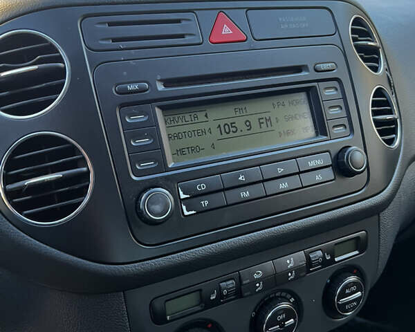 Черный Фольксваген Гольф Плюс, объемом двигателя 1.6 л и пробегом 230 тыс. км за 4950 $, фото 24 на Automoto.ua