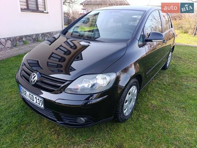 Черный Фольксваген Гольф Плюс, объемом двигателя 1.4 л и пробегом 243 тыс. км за 5250 $, фото 2 на Automoto.ua