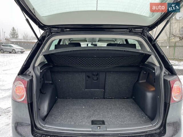 Черный Фольксваген Гольф Плюс, объемом двигателя 1.6 л и пробегом 237 тыс. км за 5450 $, фото 5 на Automoto.ua