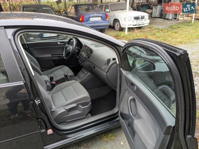 Черный Фольксваген Гольф Плюс, объемом двигателя 1.4 л и пробегом 218 тыс. км за 4850 $, фото 19 на Automoto.ua