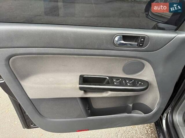 Черный Фольксваген Гольф Плюс, объемом двигателя 1.9 л и пробегом 215 тыс. км за 5600 $, фото 8 на Automoto.ua